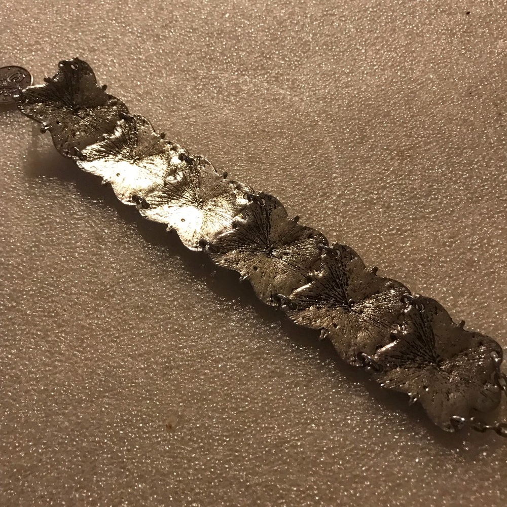 Elegant Silver Filigree Statement Bracelet - Picture 4 of 4
